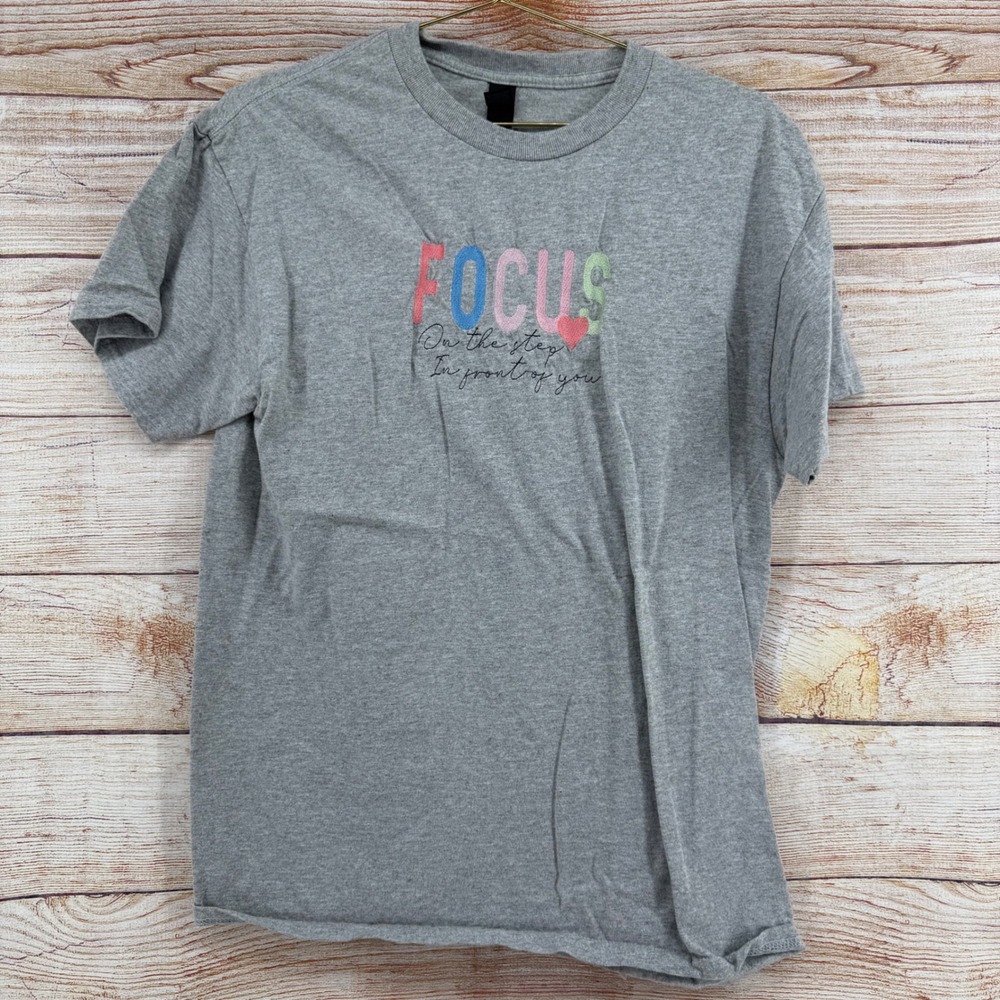 Gildan Heavy Cotton Focus Motivational Graphic Tee Gray Medium Short Sleeve